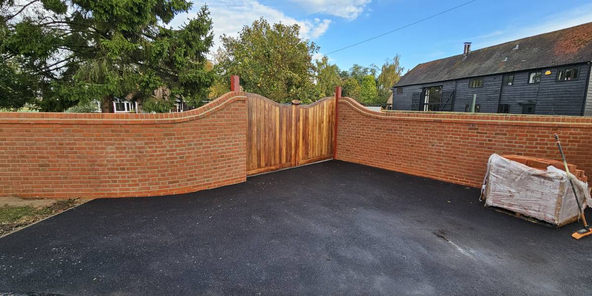 Landscapers, pavers & brickworkers in Chelmsford and Essex. Landscapers, pavers & brickworkers in Chelmsford and Essex.