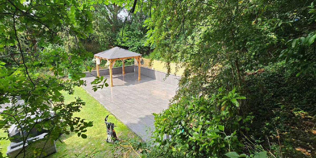 Landscapers, pavers & brickworkers in Chelmsford and Essex. Landscapers, pavers & brickworkers in Chelmsford and Essex.